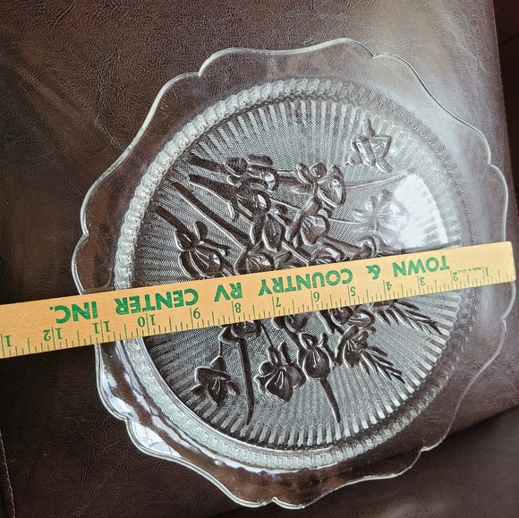 Vintage Crystal Clear Iris & Herringbone Sandwich plate - Picture 8 of 8